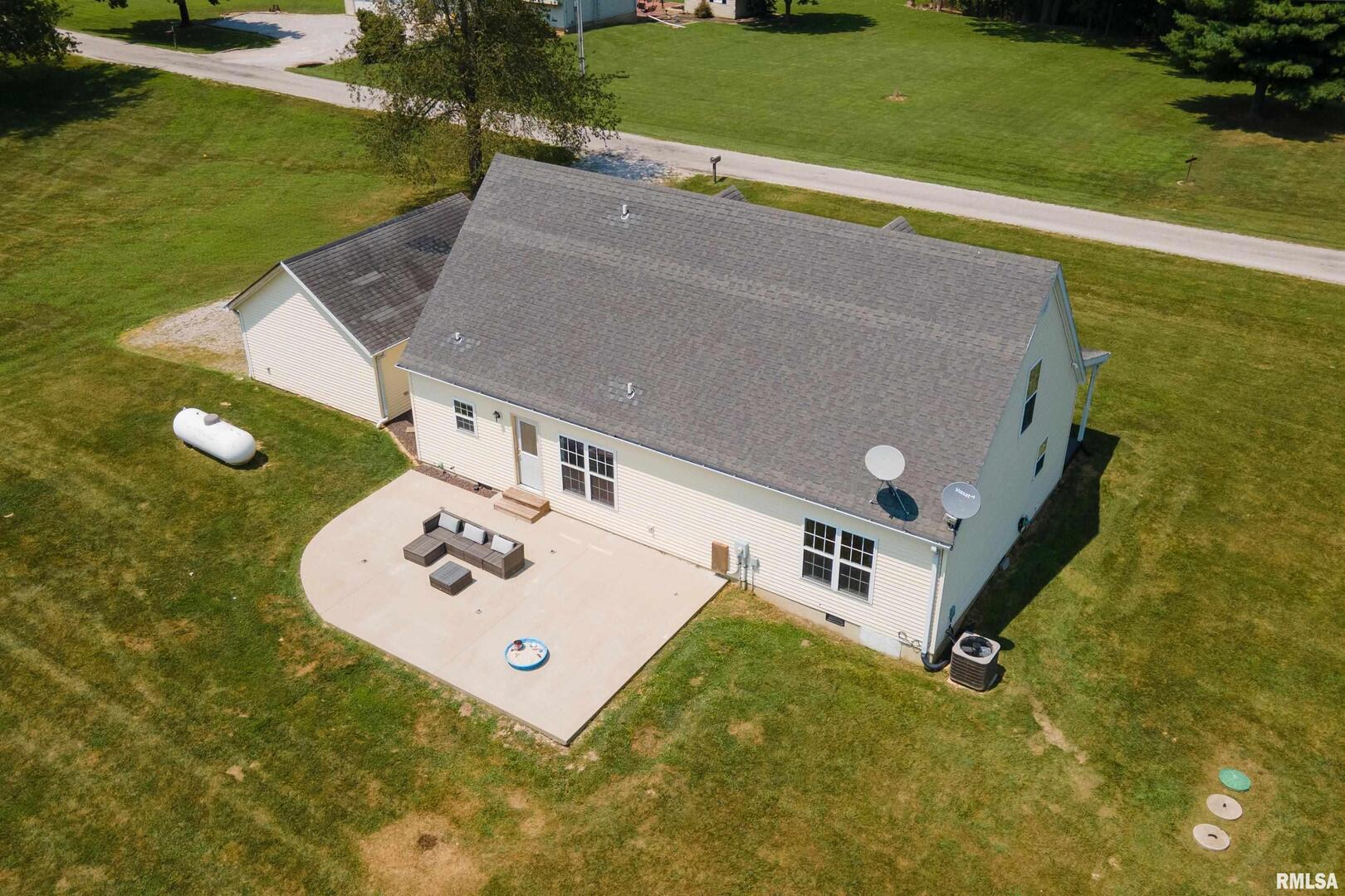 22 Smith Road Nashville, IL 62263 - Photo 7 of 39