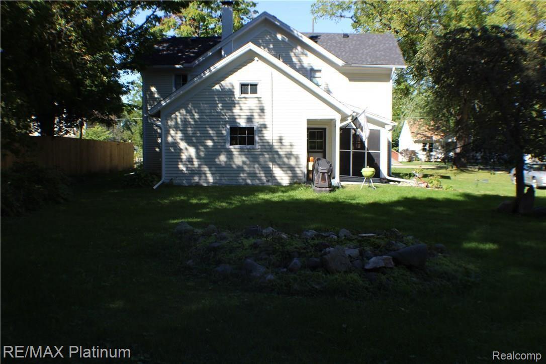 300 East South Holly Road Fenton, MI 48430 - Photo 5 of 38 IMG_0227.JPG