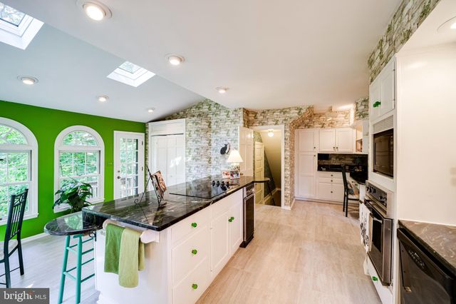 $985,000 | 3411 Halcyon Drive, Alexandria, VA 22305