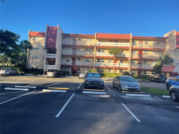$1,450 | 1025 Country Club Drive, Unit 302, Margate, FL 33063