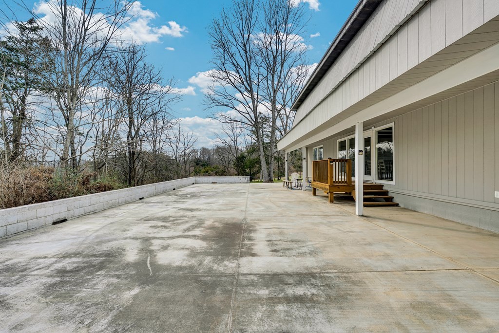 2165 Ben Mason Road Cookeville, TN 38506 - Photo 34 of 52 a view of a house with a snow in yard
