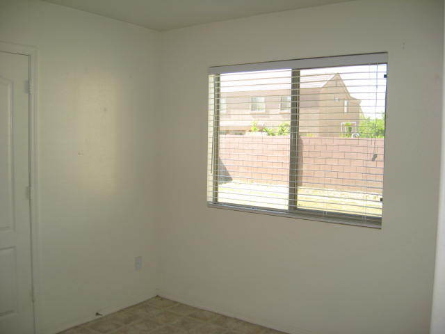 8614 West Riley Road Tolleson, AZ 85353 - Photo 9 of 30 Dining area view 1