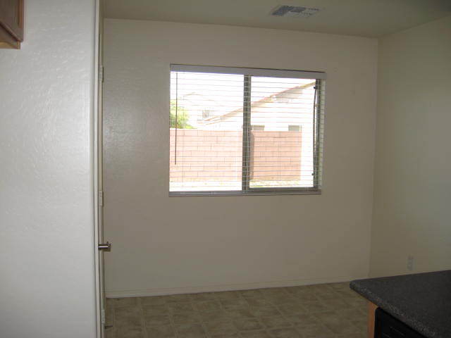 8614 West Riley Road Tolleson, AZ 85353 - Photo 10 of 30 Dining area view 2