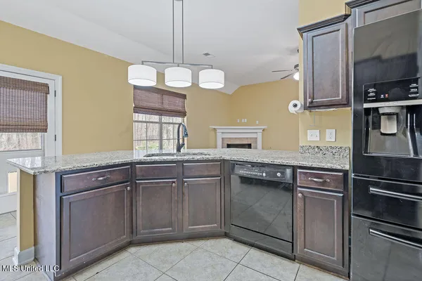 $373,000 | 2922 Tulane Road, Nesbit, MS 38651