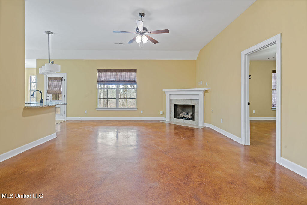 2922 Tulane Road Nesbit, MS 38651 - Photo 3 of 21 DSC02755