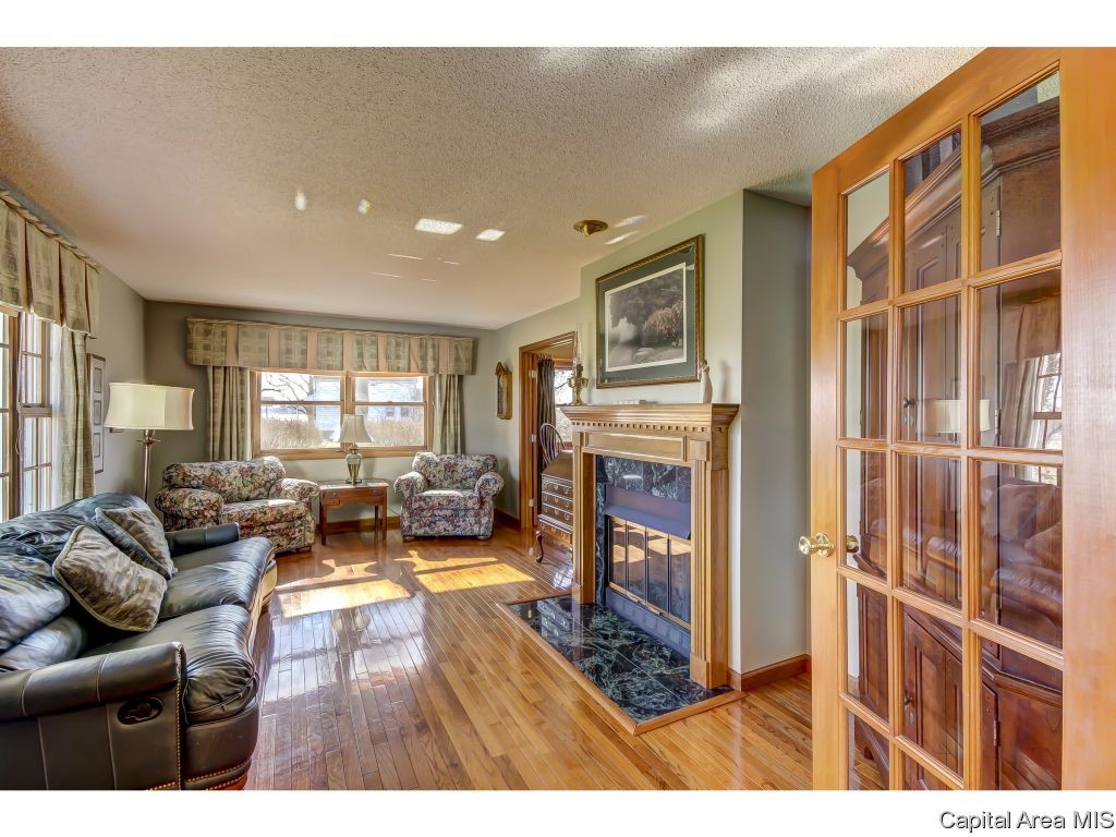 4123 Maxheimer Road Rochester, IL 62563 - Photo 13 of 31
