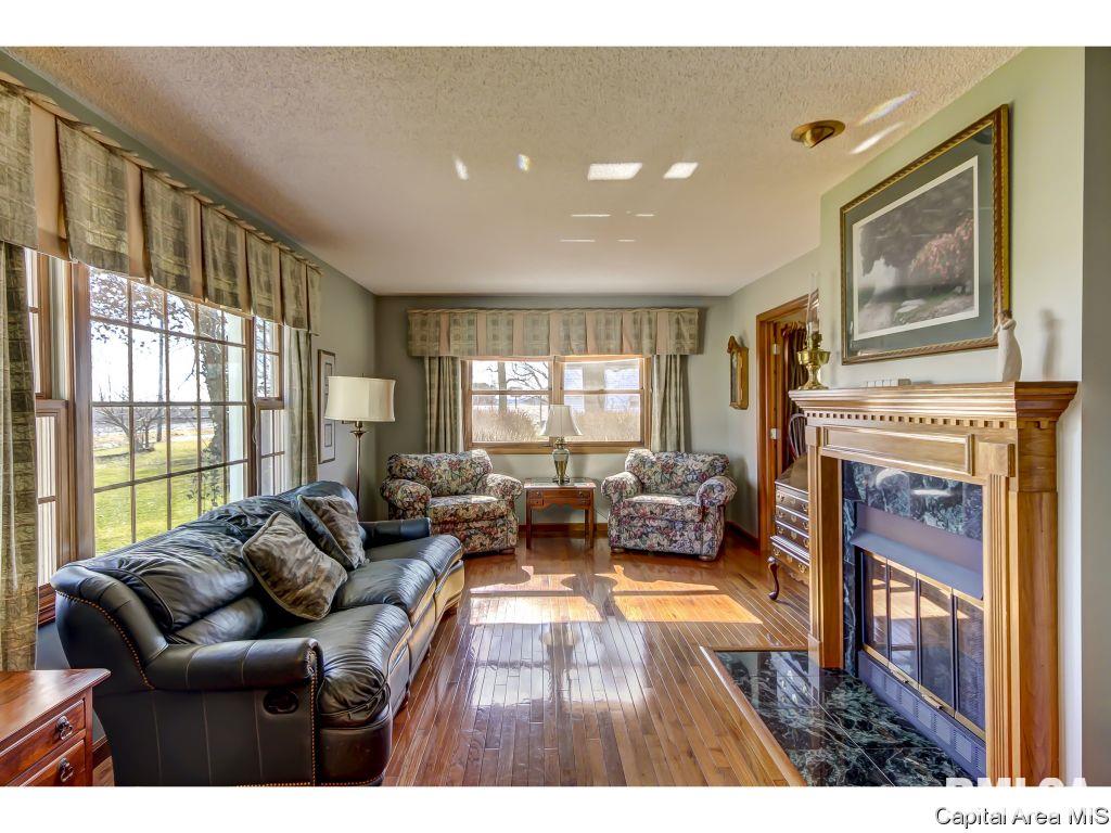 4123 Maxheimer Road Rochester, IL 62563 - Photo 5 of 31