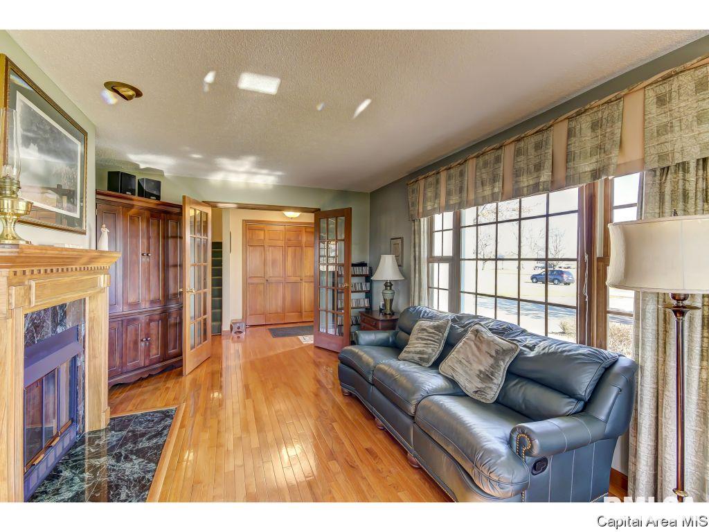 4123 Maxheimer Road Rochester, IL 62563 - Photo 7 of 31
