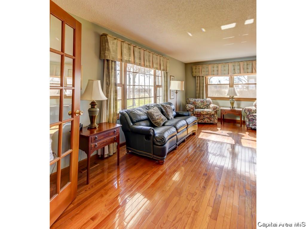 4123 Maxheimer Road Rochester, IL 62563 - Photo 8 of 31