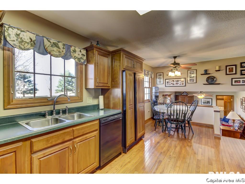 4123 Maxheimer Road Rochester, IL 62563 - Photo 10 of 31