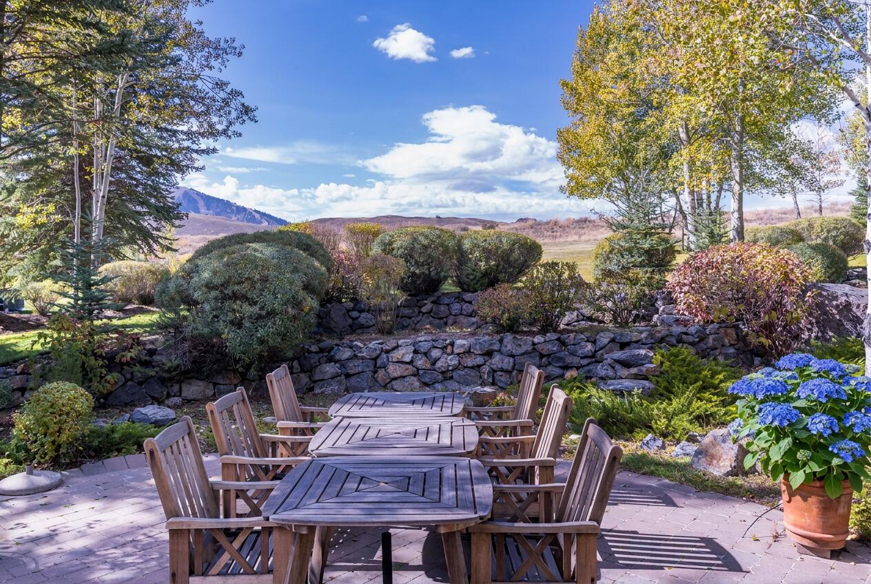 113 Camas Loop West Sun Valley, ID 83353 - Photo 24 of 28 Outdoor Dining