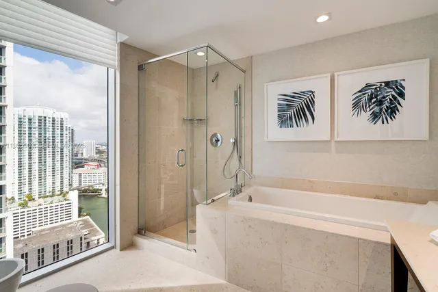 $5,500 | 475 Brickell Avenue, Unit 3013, Miami, FL 33131