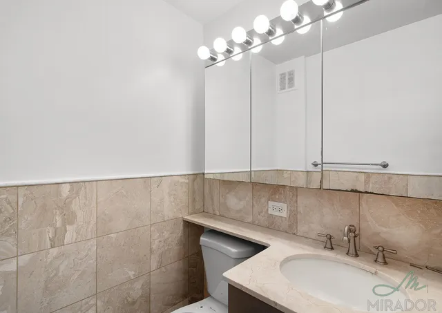 $5,600 | 330 East 39th Street, Unit 29D | Murray Hill