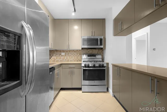 $5,600 | 330 East 39th Street, Unit 29D | Murray Hill