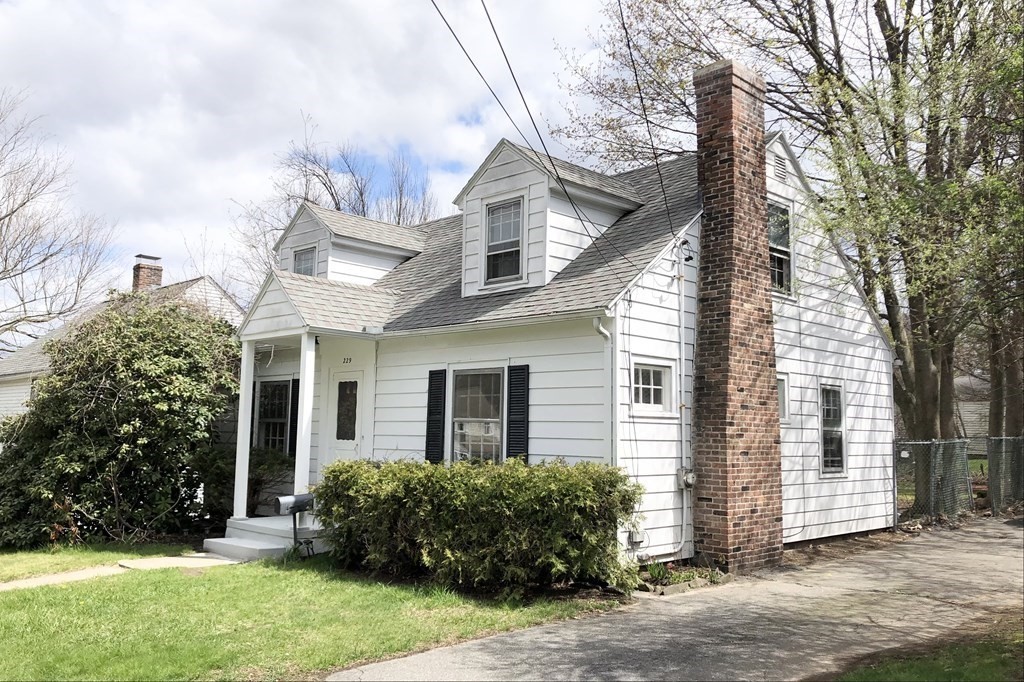 229 Emerson Street Springfield, MA 01118 - Photo 1 of 22