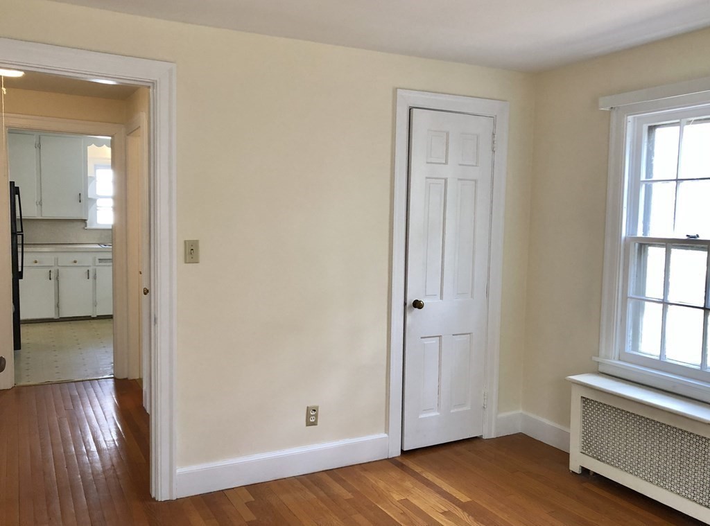 229 Emerson Street Springfield, MA 01118 - Photo 13 of 22