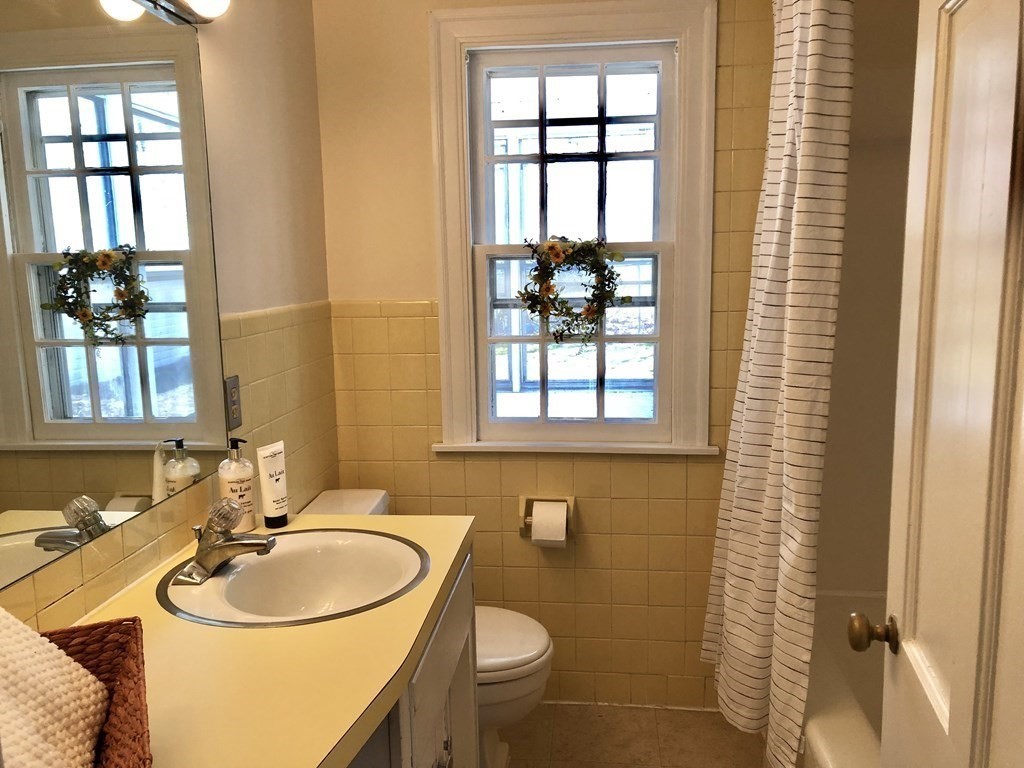 229 Emerson Street Springfield, MA 01118 - Photo 15 of 22