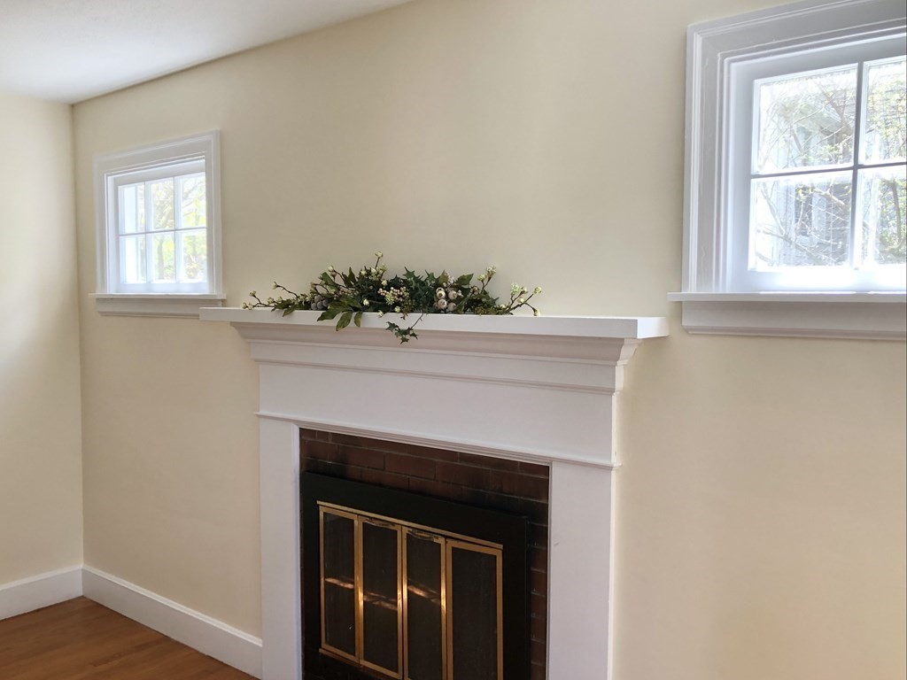 229 Emerson Street Springfield, MA 01118 - Photo 5 of 22