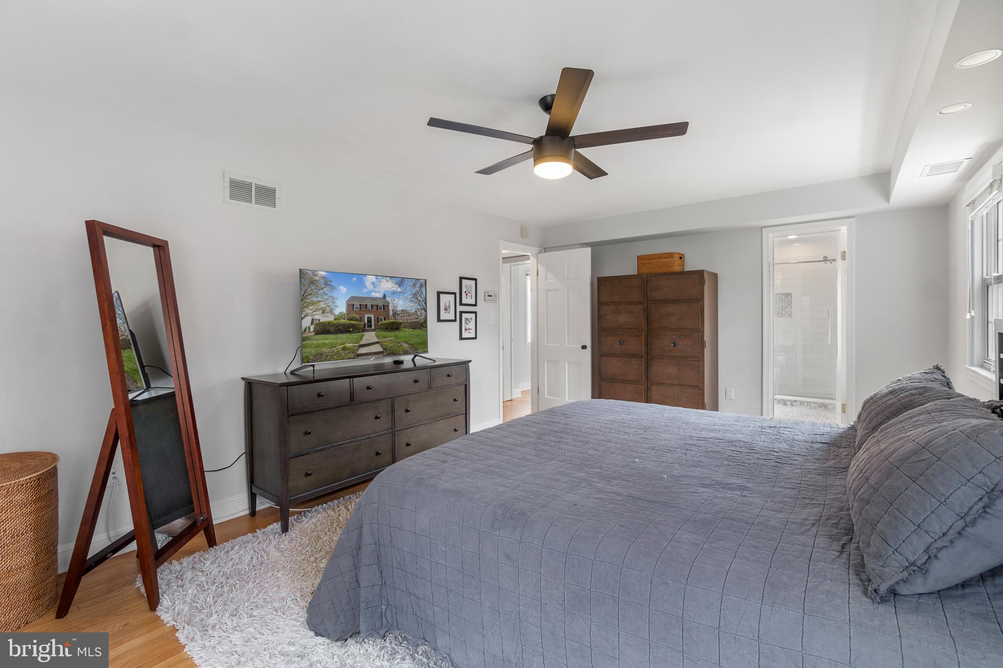 7805 Glenbrook Road Bethesda, MD 20814 - Photo 14 of 29