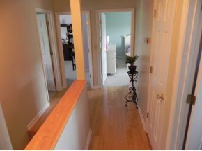 212 Pickens Road Kingsport, TN 37663 - Photo 15 of 24 Upstairs hallway