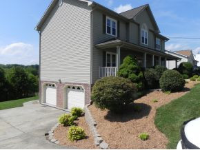 212 Pickens Road Kingsport, TN 37663 - Photo 2 of 24 Beautiful Landscaping