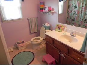 212 Pickens Road Kingsport, TN 37663 - Photo 21 of 24 Full bath upstairs