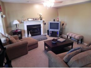 212 Pickens Road Kingsport, TN 37663 - Photo 3 of 24 Great room adjoins wkitchen