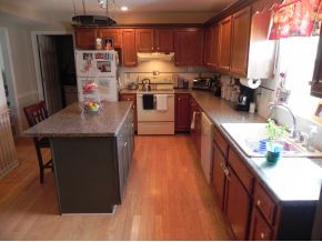 212 Pickens Road Kingsport, TN 37663 - Photo 4 of 24 Kitchen wbaraddtl seating