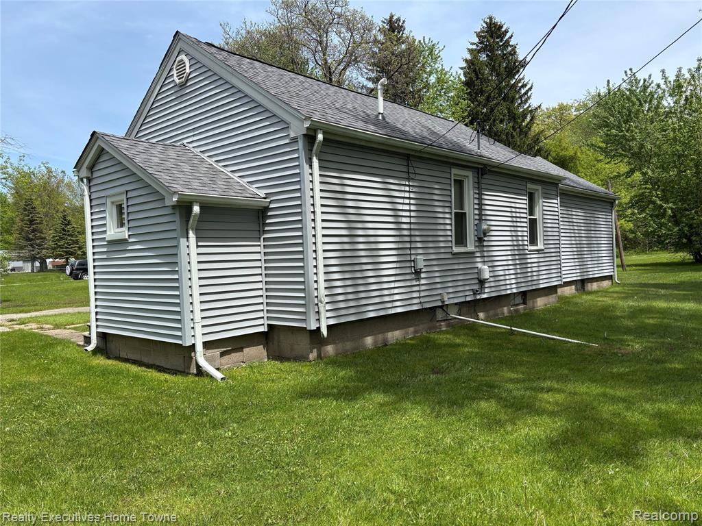 1782 Maple Road Smiths Creek, MI 48074 - Photo 3 of 30
