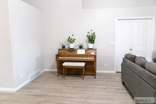 $585,000 | 9985 North 26th East, Idaho Falls, ID 83401