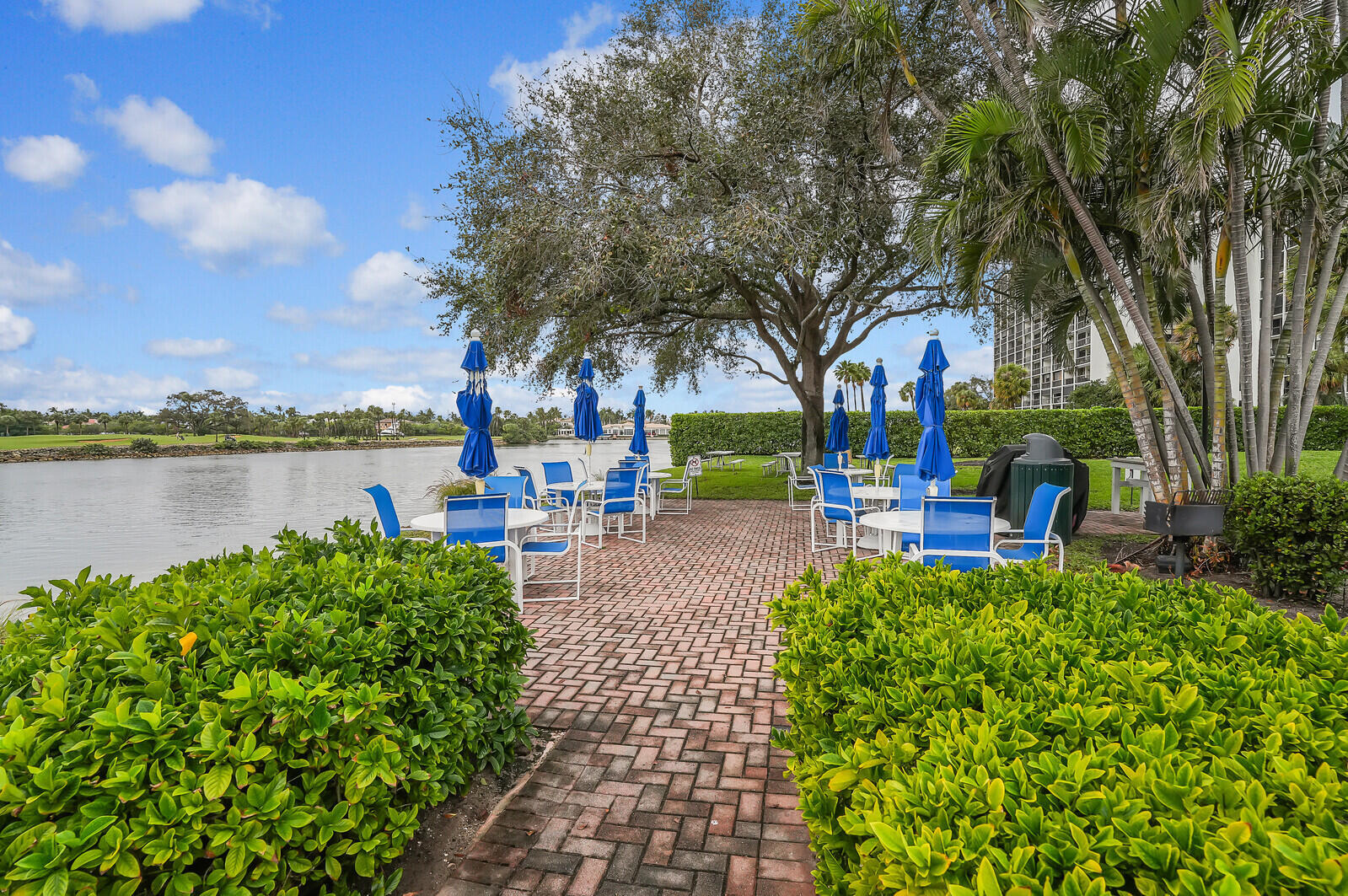 336 Golfview Road, Unit 1115 North Palm Beach, FL 33408 - Photo 30 of 40 Entertaining area with grill