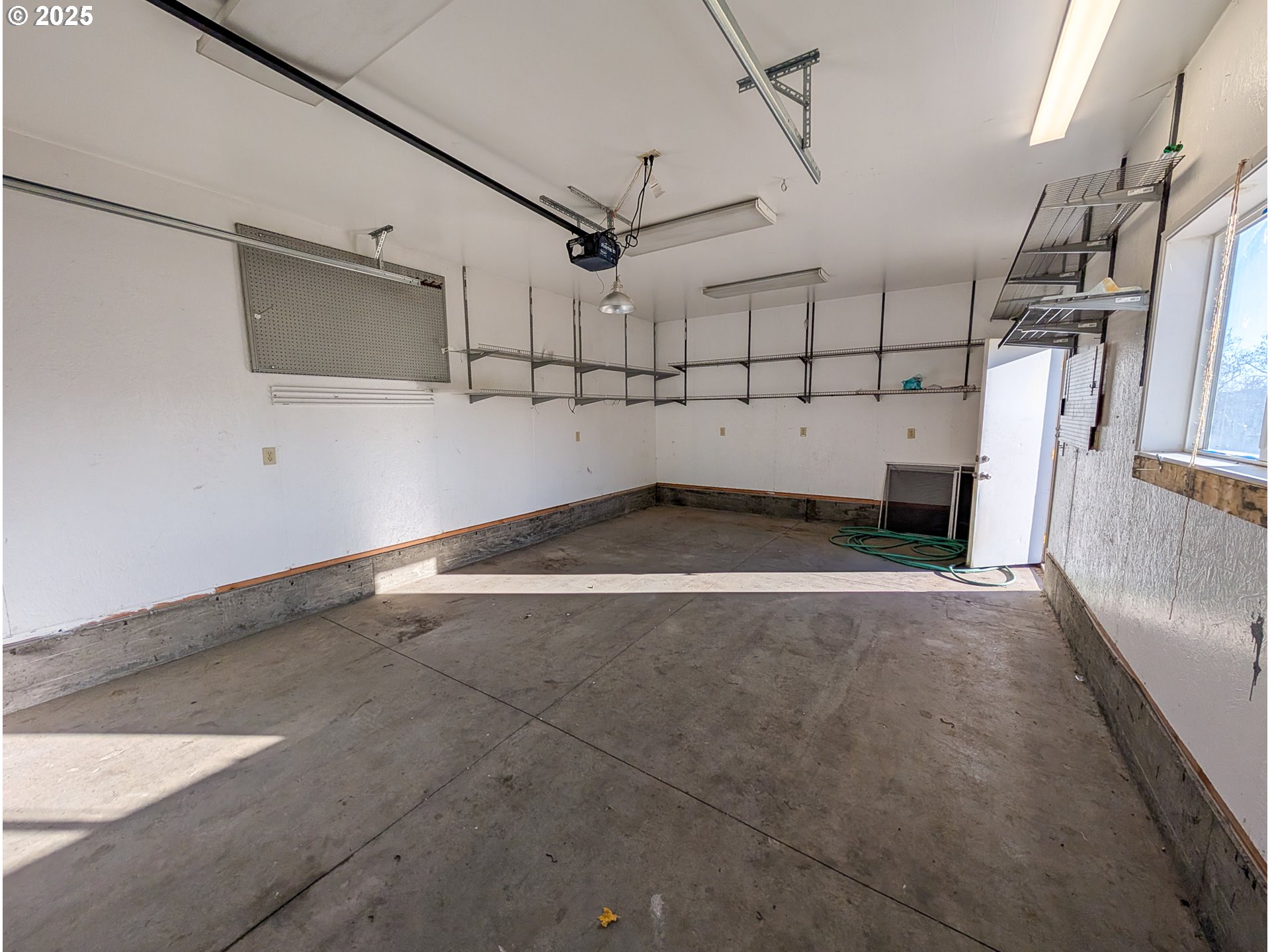 901 2nd Street La Grande, OR 97850 - Photo 15 of 19 a view of a garage