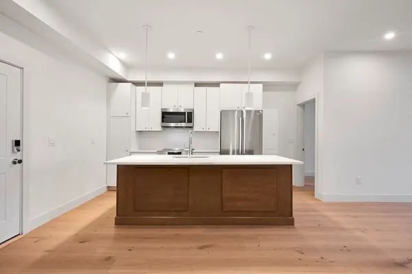 $689,000 | 105 Sea Street, Unit 102, Quincy, MA 02169