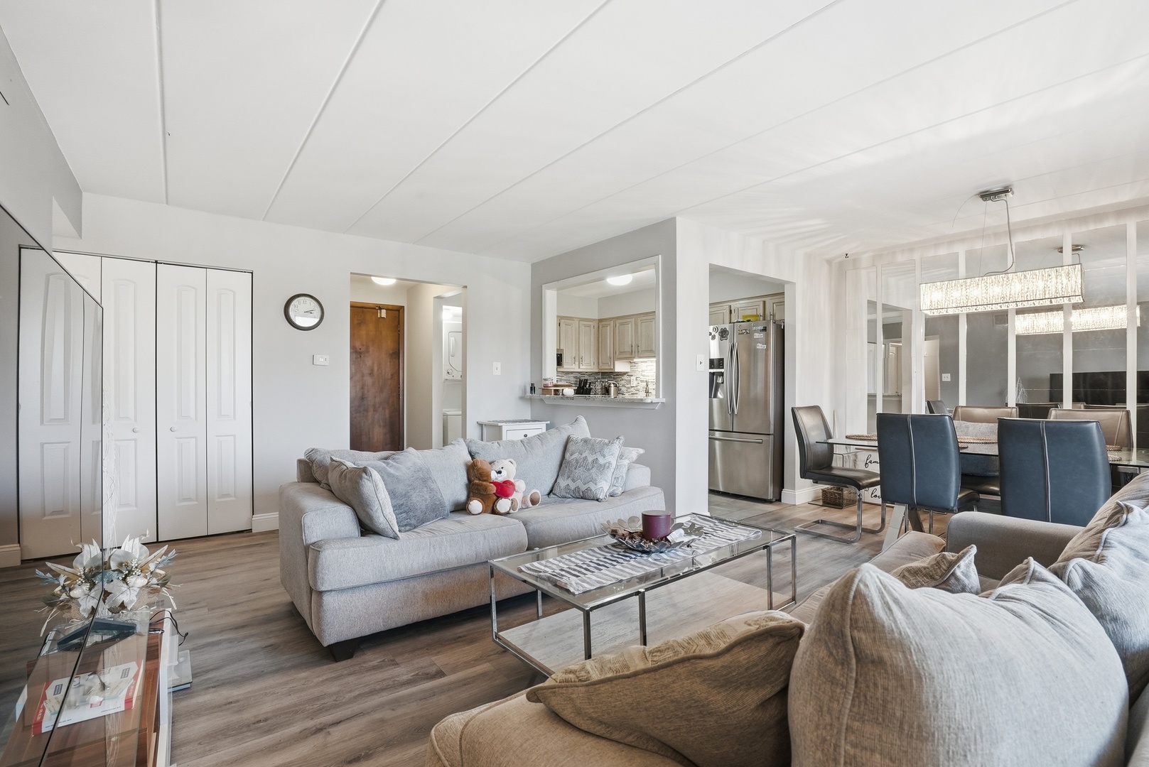 6443 Clarendon Hills Road, Unit 402 Willowbrook, IL 60527 - Photo 3 of 21