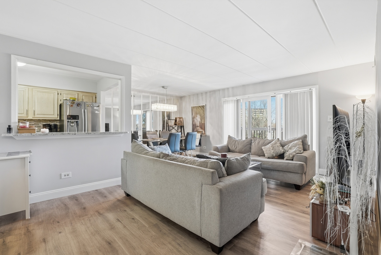 6443 Clarendon Hills Road, Unit 402 Willowbrook, IL 60527 - Photo 4 of 21