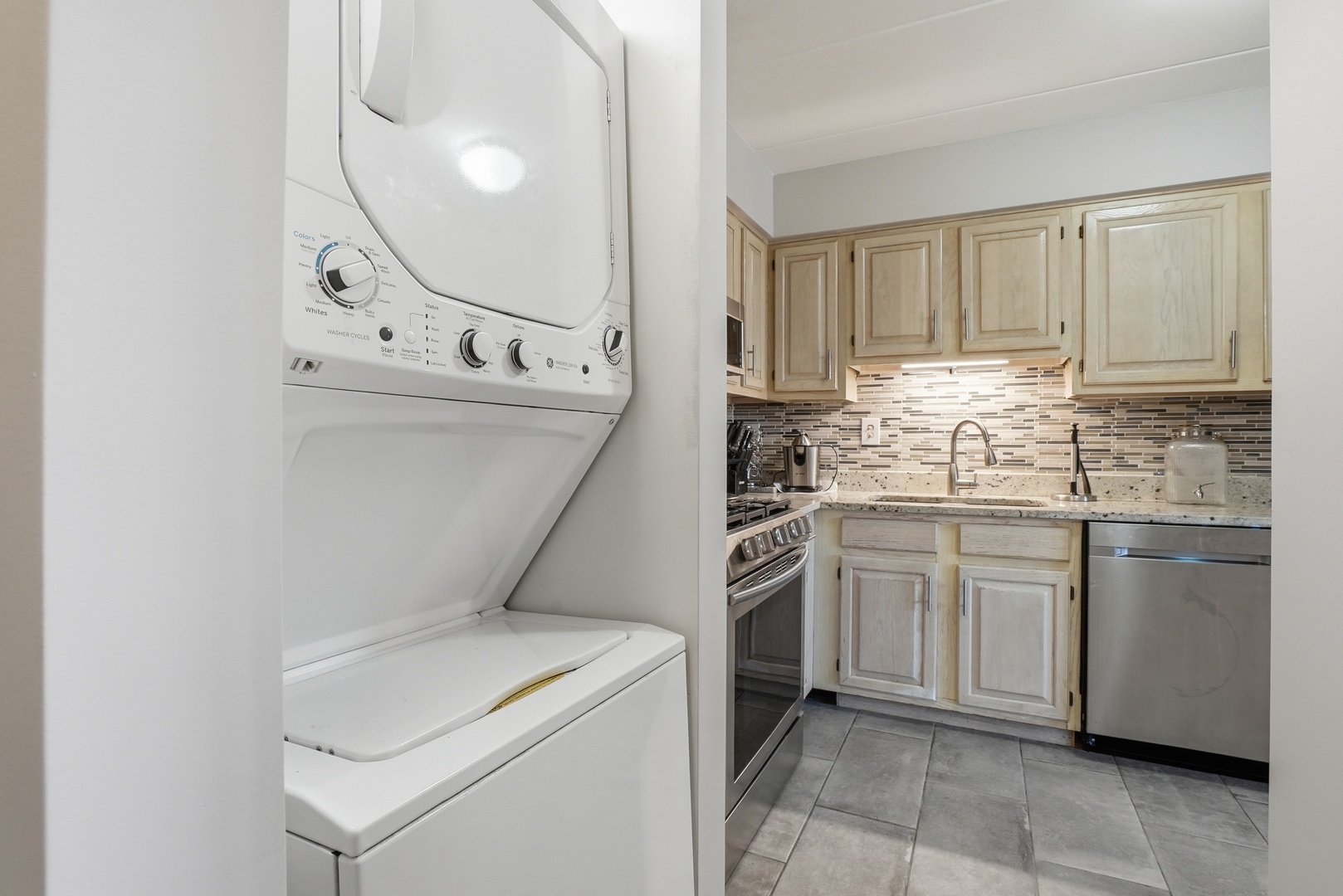 6443 Clarendon Hills Road, Unit 402 Willowbrook, IL 60527 - Photo 8 of 21