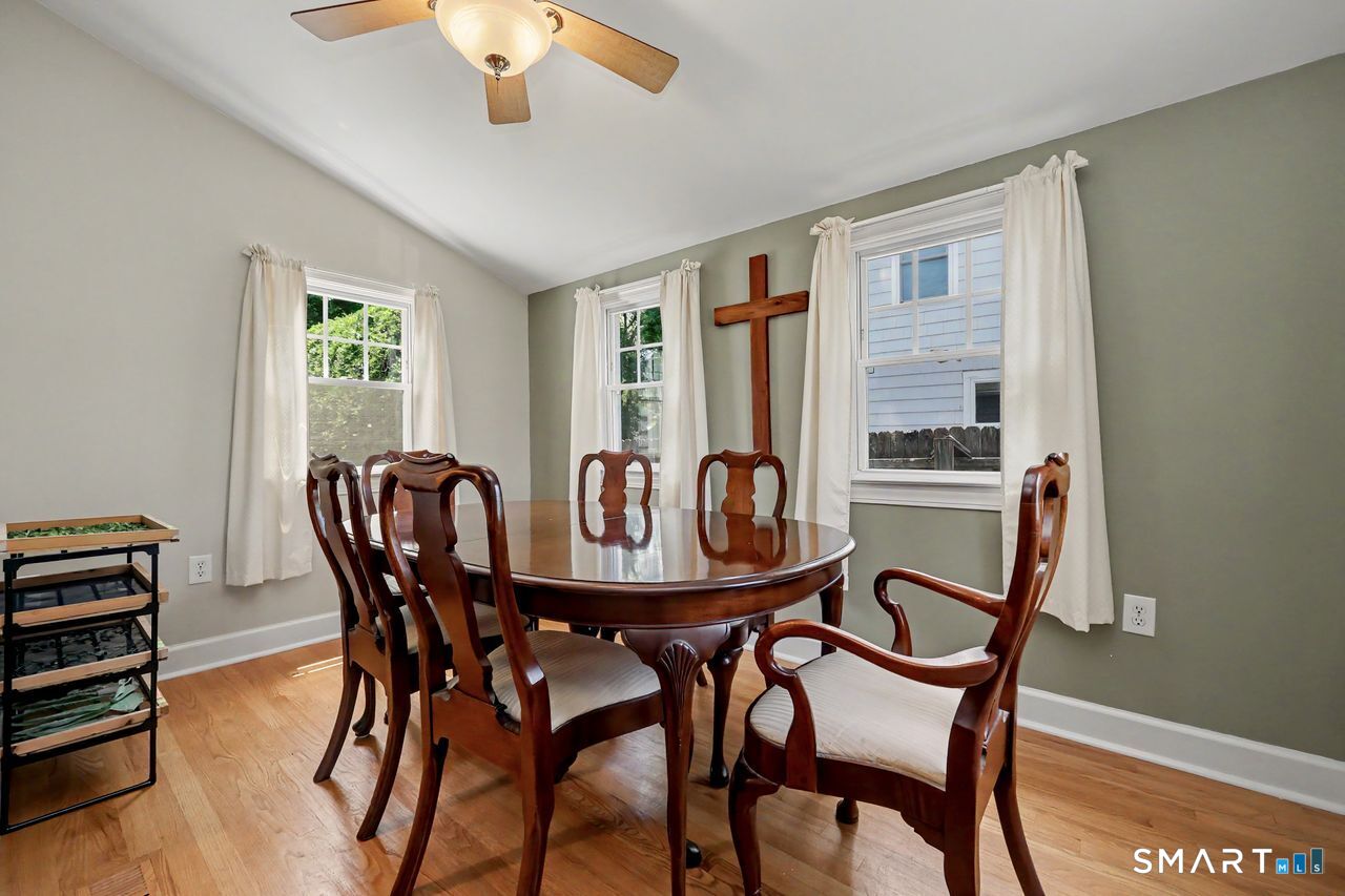 39 Austin Road Milford, CT 06460 - Photo 8 of 37