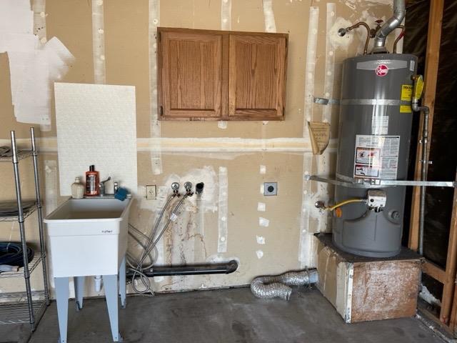 1240 Seneca Drive Madera, CA 93637 - Photo 18 of 21 a room with gym equipment