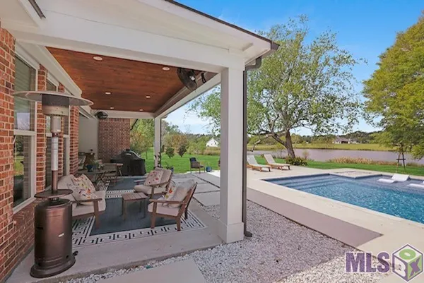 $989,000 | 5042 Thompson Cove Drive, St. Francisville, LA 70775