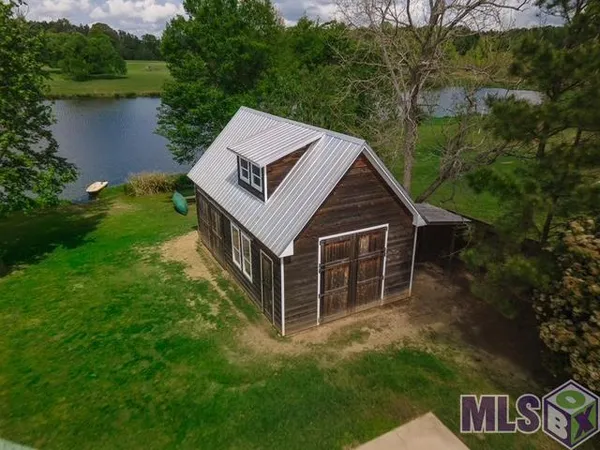 $989,000 | 5042 Thompson Cove Drive, St. Francisville, LA 70775