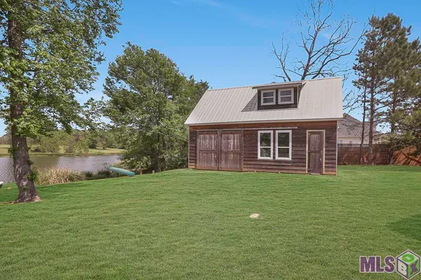 $989,000 | 5042 Thompson Cove Drive, St. Francisville, LA 70775