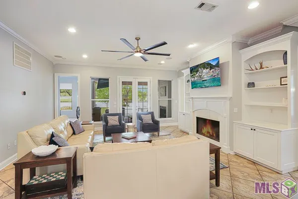 $989,000 | 5042 Thompson Cove Drive, St. Francisville, LA 70775