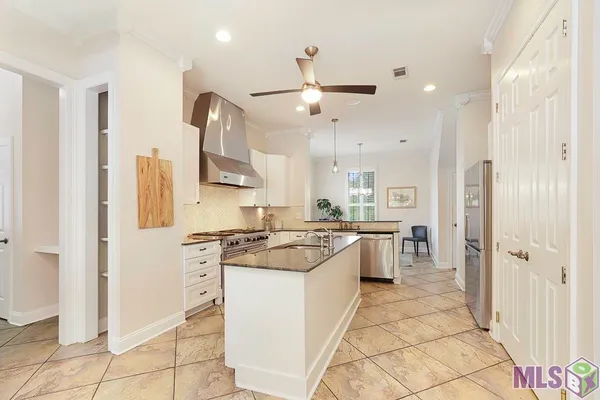 $989,000 | 5042 Thompson Cove Drive, St. Francisville, LA 70775