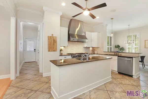 $989,000 | 5042 Thompson Cove Drive, St. Francisville, LA 70775