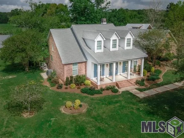$989,000 | 5042 Thompson Cove Drive, St. Francisville, LA 70775
