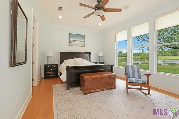 $989,000 | 5042 Thompson Cove Drive, St. Francisville, LA 70775