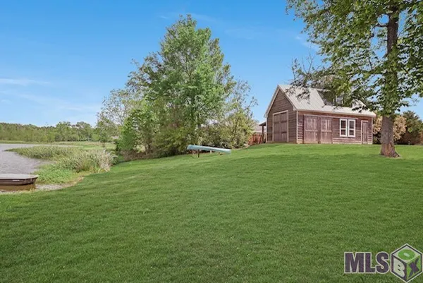 $989,000 | 5042 Thompson Cove Drive, St. Francisville, LA 70775