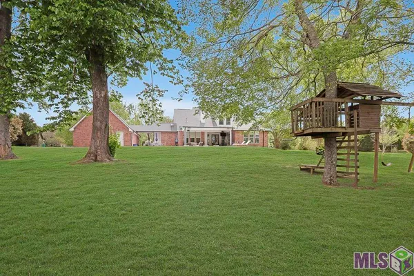 $989,000 | 5042 Thompson Cove Drive, St. Francisville, LA 70775