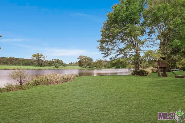 $989,000 | 5042 Thompson Cove Drive, St. Francisville, LA 70775