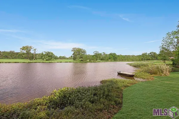 $989,000 | 5042 Thompson Cove Drive, St. Francisville, LA 70775